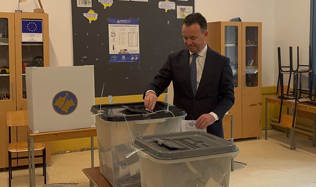 Peci i fton mitrovicasit që të votojnë: 15 minuta votim për 4 vjet shërbim