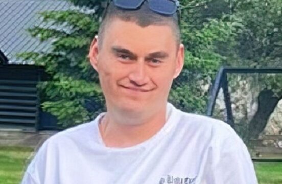 Policia kërkon ndihmë për gjetjen e Florjan Tabakut që humbi duke mbledhë gështenja në zonën kufitare Shqipëri-Kosovë, publikon fotot e tij