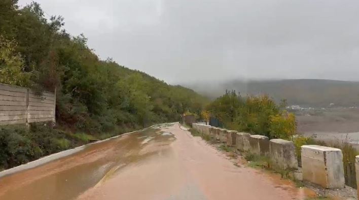 Moti i keq sjell probleme në qarkullim përgjatë Rrugës së Kombit