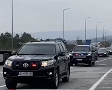 Osmani s`do të jetë pjesë e protestës në Tiranë, presidentja ka udhëtuar në Shqipëri për çështje private