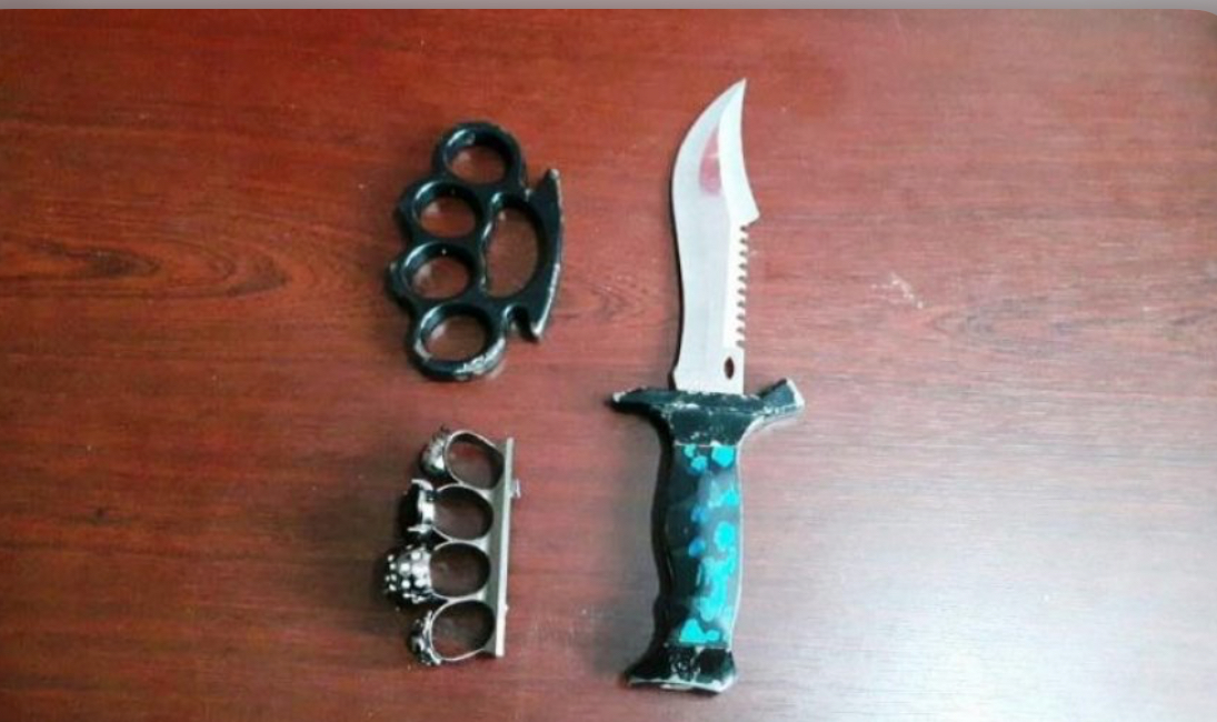Policia ndalon shtetasin serb në Bërnjak, i gjenden boks hekuri dhe sprej në veturë