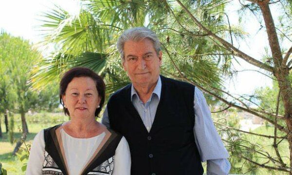 Sali Berisha feston 81-vjetorin: Mirënjohje Zotit, familjes dhe mbështetësve të mi
