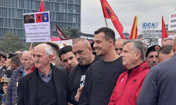 Endrit Thaçi flet nga Tirana: I falendëroj të gjithë që morën pjesë dhe Edi Ramën për përkrahjen e protestës