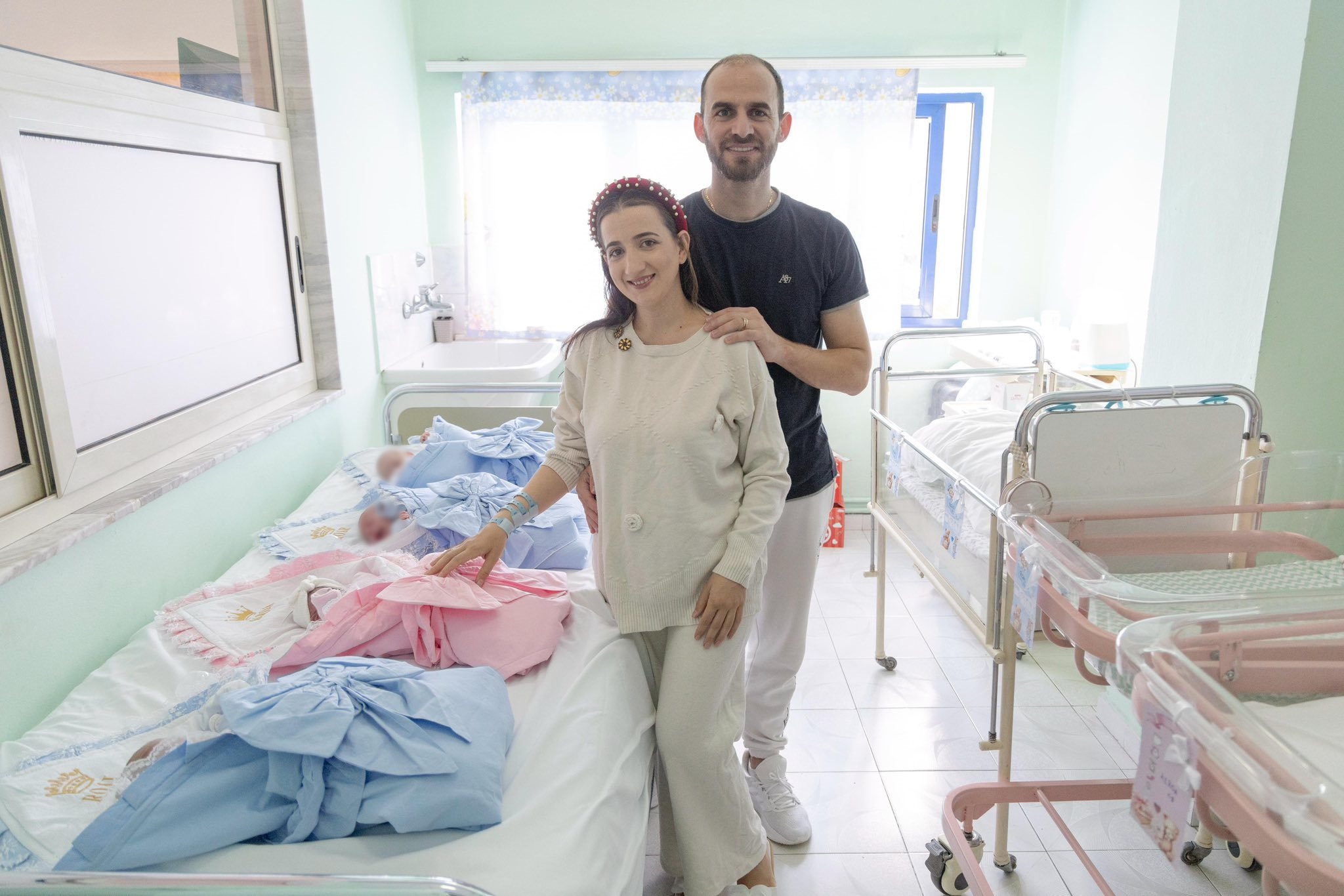 Nëna nga Tirana lind katërnjakë të shëndetshëm