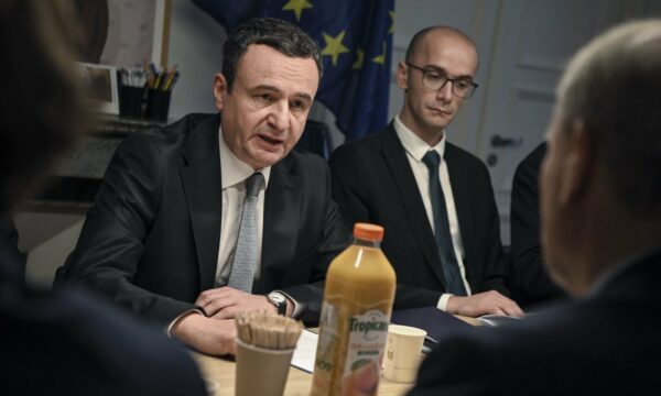 Kurti nga Parisi: Zgjerimi i BE-së është çelës për sigurinë evropiane
