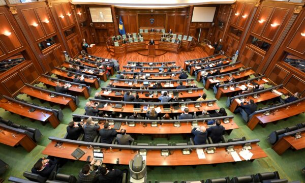 ​“Legjislatura më e padobishme”, rreth dy milionë euro nga buxheti për deputetë që nuk punuan
