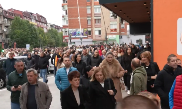 Veriu i Kosovës voton në zgjedhjet që pritet të largojnë kryetarët shqiptarë nga pushteti