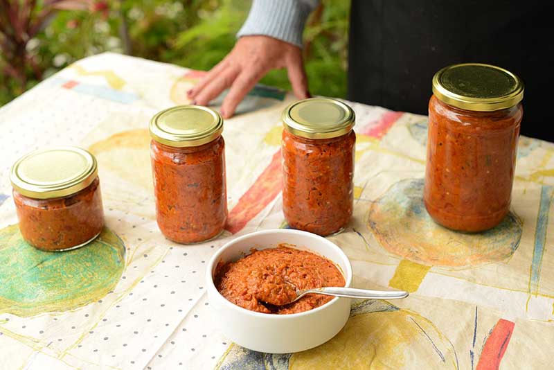 Marihuanë në kavanoz me ajvar: Arrestohet një person në Reqan të Suharekës
