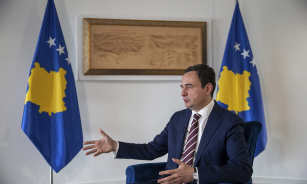 Crisis Group: Ftohja e Kosovës me BE dhe SHBA për shkak të lëvizjeve të Kurtit për të centralizuar pushtetin dhe trajtimi i ashpër ndaj serbëve