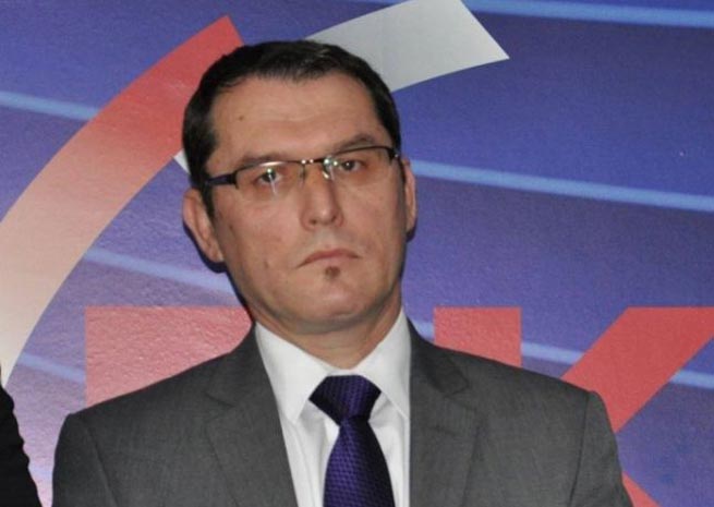 Gecaj i LDK-së për Kurtin: Ai i përtyp njerëzit si çamçakëz