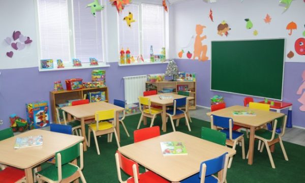 Prokuroria jep detaje për ndalimin e edukatores në Lipjan për rastin e lëndimit të fëmijës në çerdhe