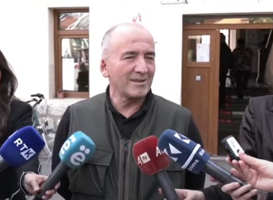 Muhaxheri voton në qytetin e Pejës