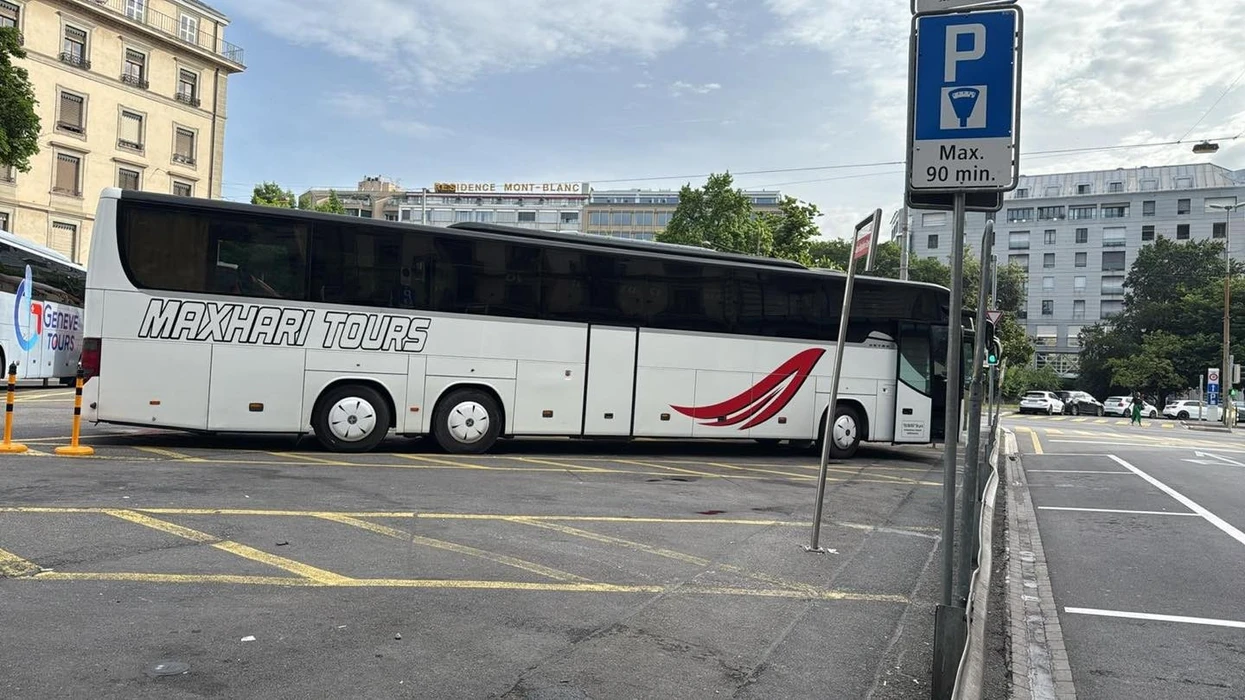 Tejkaluan ditët e qëndrimit në BE, kompania “Maxhari Tours” konfirmon ndalimin e disa shtetasve kosovarë në Kroaci, përfshirë dy shoferë të saj