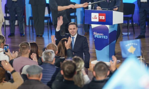 Reagimet për koalicionin e Tahirit me VV, Abdixhiku paralajmëron përgjigje me kohë për “punët brenda shtëpisë”