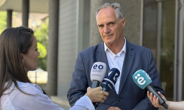 Hasani i PDK-së tregon pse nuk votuan Rashiqin: Me një thes krejt janë