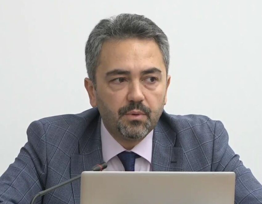 Radoniqi me mesazh për qytetarët dhe komisionerët para ditës së zgjedhjeve