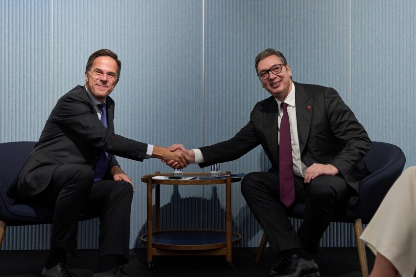 Rutte ia përmend Vuçiqit sulmin në Banjskë