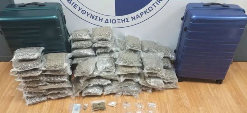 Katër persona arrestohen në Greqi për trafik droge – Kapen me 32 kg marijuanë dhe kokainë në aeroport