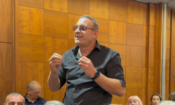 Mërgimtari në Londër i kërkon Kurtit të bëjë diçka për komandantët në Hagë: Ka ardhë koha t’i bësh do lëshime