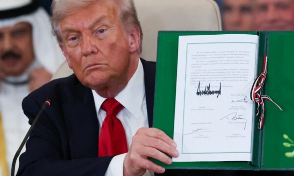Lirohen pengjet izraelite dhe të paraburgosurit palestinezë, ndërsa Trump parlajmëron ‘agimin historik’ në Lindjen e Mesme