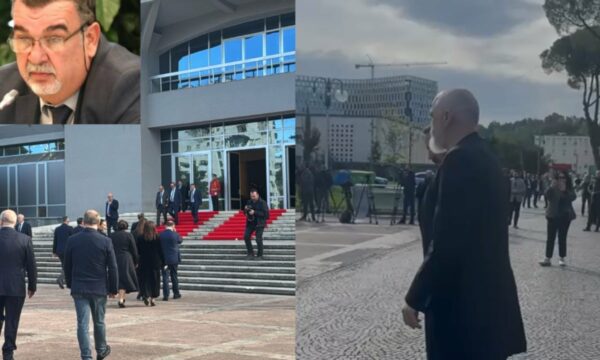 Edi Rama në homazhe për gjyqtarin e vrarë Astrit Kalaja