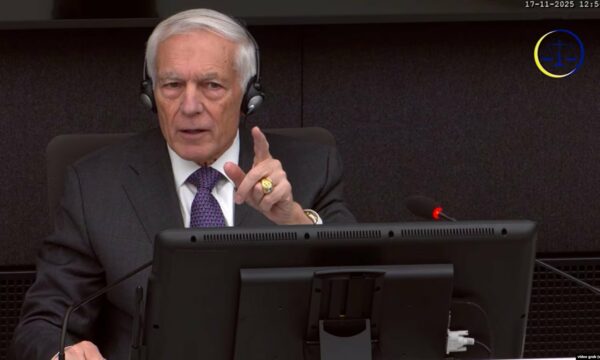 Beteja “tokësore” e Wesley Clark për Kosovën – mbrojti krerët e UÇK’së në Hagë dhe bombardoi teorinë për trafikim organesh