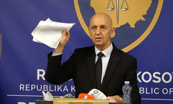 “Kam disa çështje që do të ndihmojnë”, Kelmendi thotë se vetë iu lajmërua Prokurorit për Masakrën e Reçakut