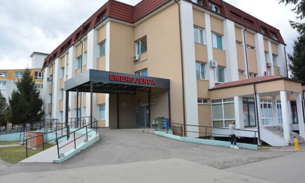 Spitali i Gjakovës: Denoncuesi që u ankua se një paciente vdiq nga moskujdesi shpifi, s’është as familjar i saj – ajo ishte pa vetëdije qe tri vjet