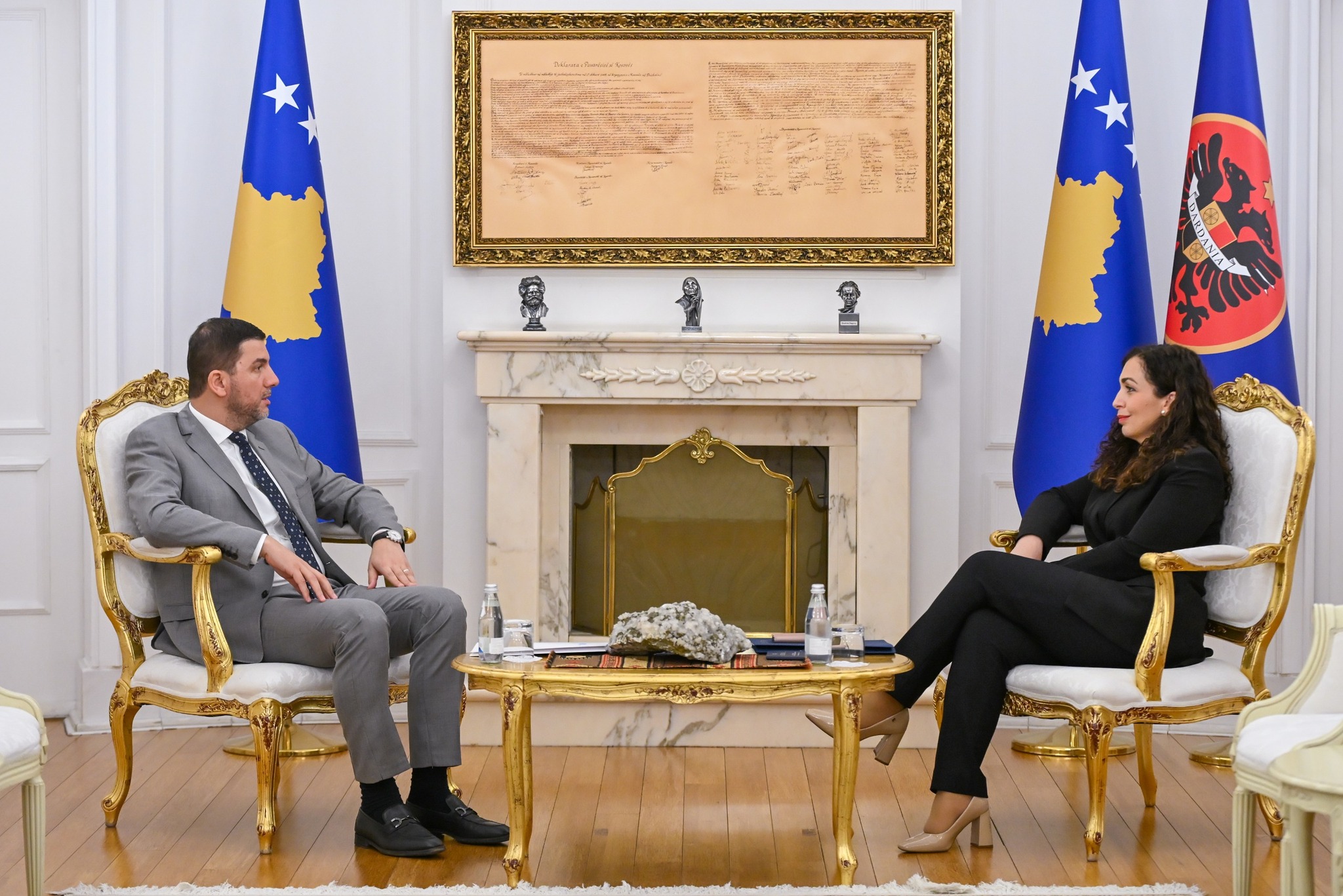 Osmani po i shikon numrat, Krasniqi i shkon në takim për t’ia përsëritur se s’ka shumicë për qeveri