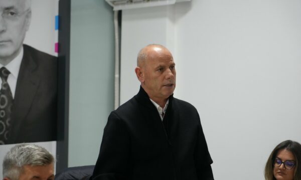 Lladrovci përkrah protestën në Strasburg: E vërteta jonë lë të jetë e dukshme dhe e zëshme