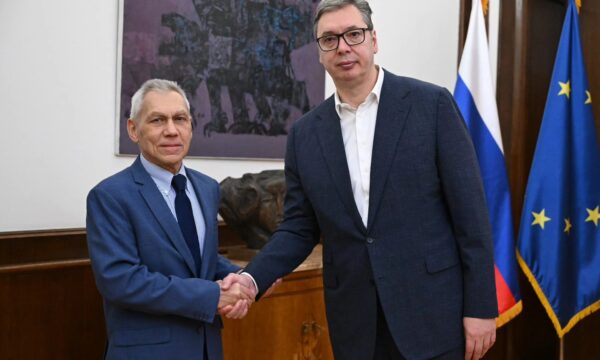 Vuçiq takohet me ambasadorin rus për furnizimin me gaz pas sanksioneve amerikane ndaj NIS