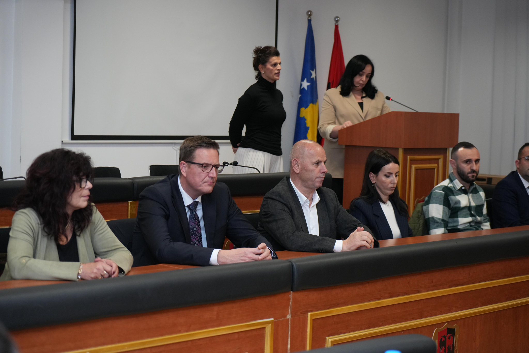 Ambasadori slloven Blaj dhe Lladrovci shpërndajnë certifikatat e trajnimit për sigurinë kibernetike