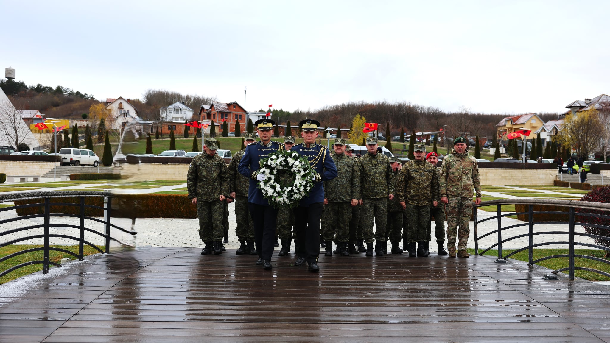 FSK bën homazhe në Kompleksin Memorial në Prekaz në nderim të sakrificës së familjes Jashari