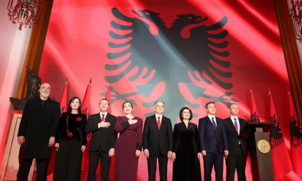 Festa e Pavarësisë në Tiranë, Rama e quan “kuptimplotë” pjesëmarrjen e Presidentes së Kosovës