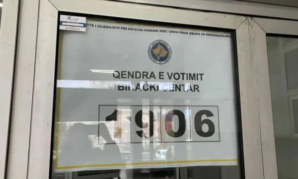 Votuesi i parë në Fakultetin e Filologjisë: Uroj që zgjedhjet të jenë të ndershme – të fitojë më i miri