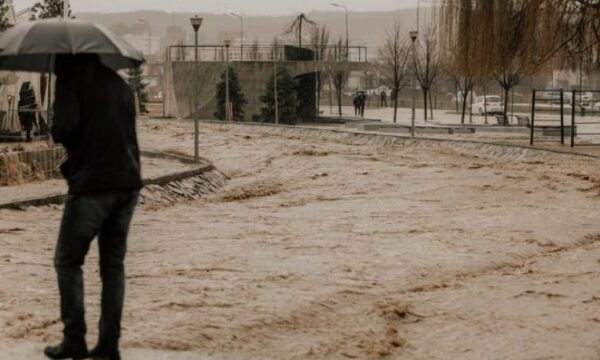 Alarmi i verdhë: Paralajmërohen përsëri reshje shiu e vërshime në Kosovë, pritet rritje e nivleit të Moravës e Binçës dhe Llapit
