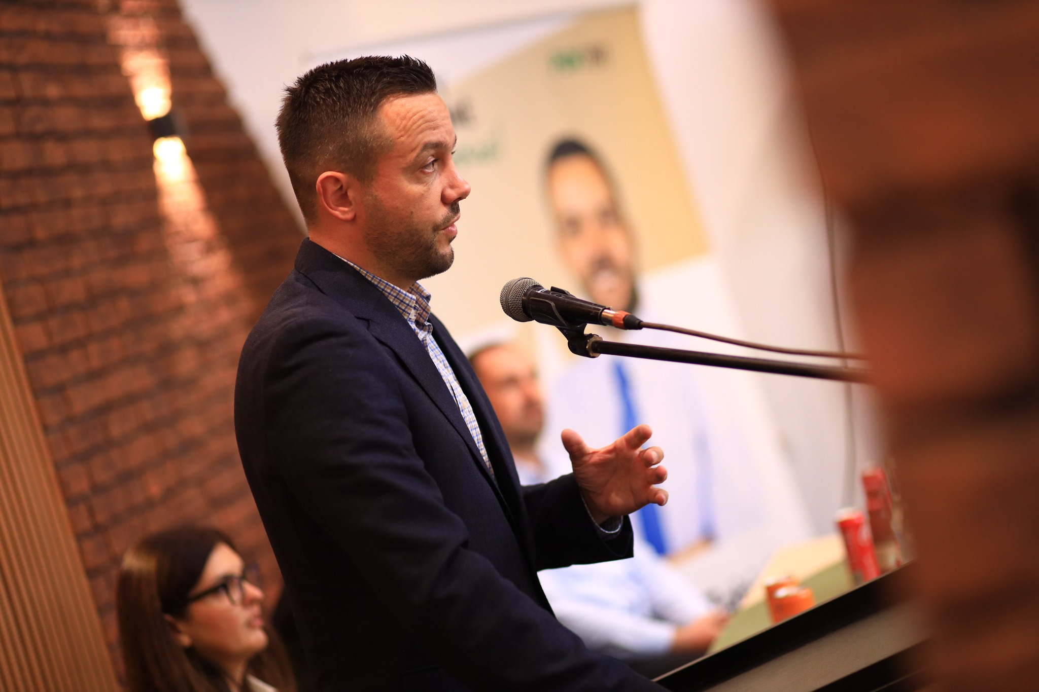 Parregullsitë në votat në Mitrovicë, deklarohet Arian Tahiri: Procesi zgjedhor s’ka integritet