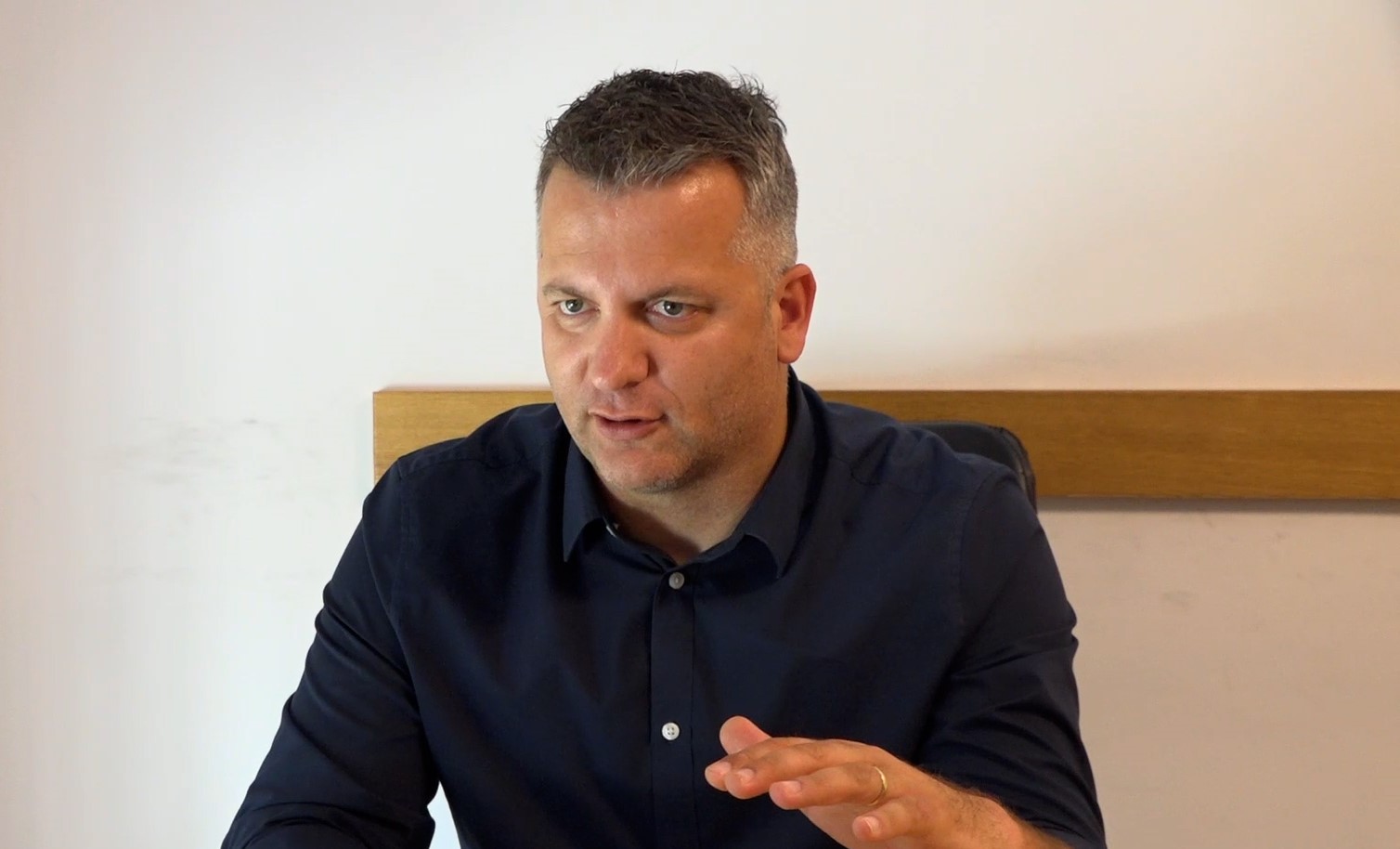 Muhaxheri: Nuk është hera e parë që Kurti vepron me dy standarde – ndërhyrja në drejtësi është e papranueshme