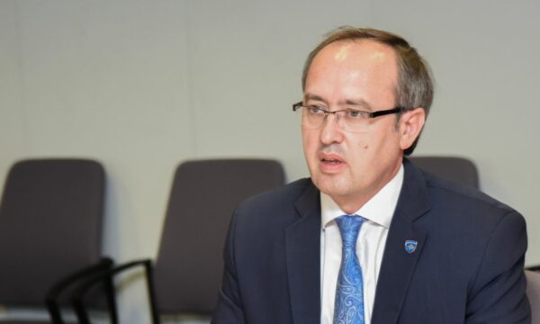 Hoti akuzon për papërgjegjësi në sektorin e energjisë: Importi afro 1 miliard euro