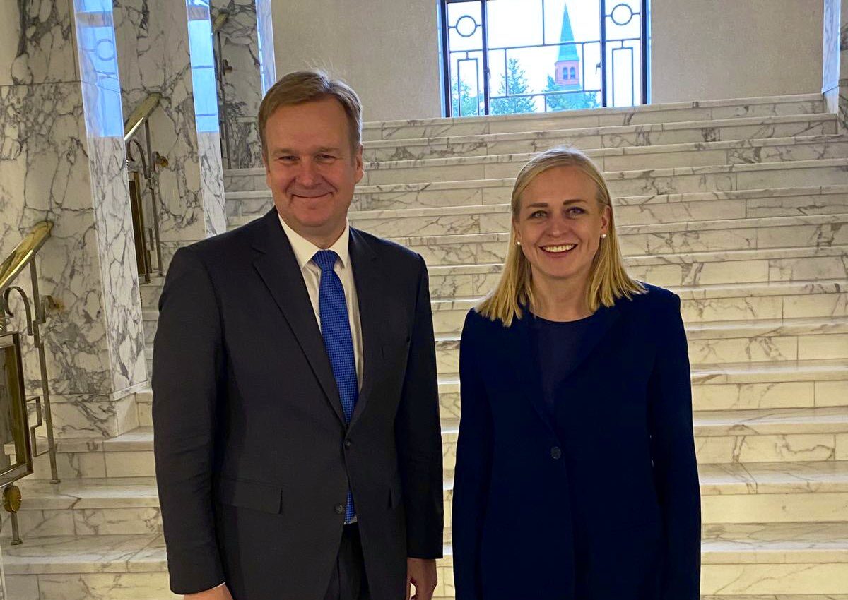 Sorensen takohet me kryediplomaten finlandeze, thotë se diskutuan në “detaje” për dialogun Kosovë-Serbi