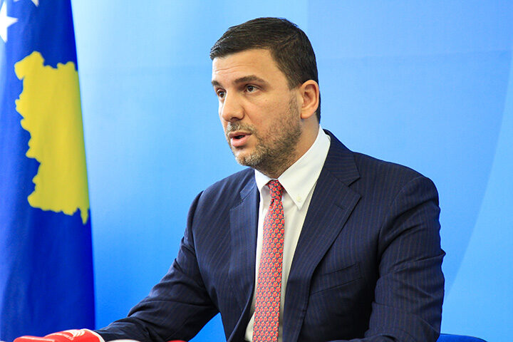 Krasniqi: Sot, kujtojmë se liria dhe shteti ynë janë ndërtuar mbi sakrificën e dëshmorëve