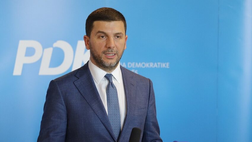 Memli Krasniqi mban konferencë për media pas mbledhjes së Kryesisë së PDK-së