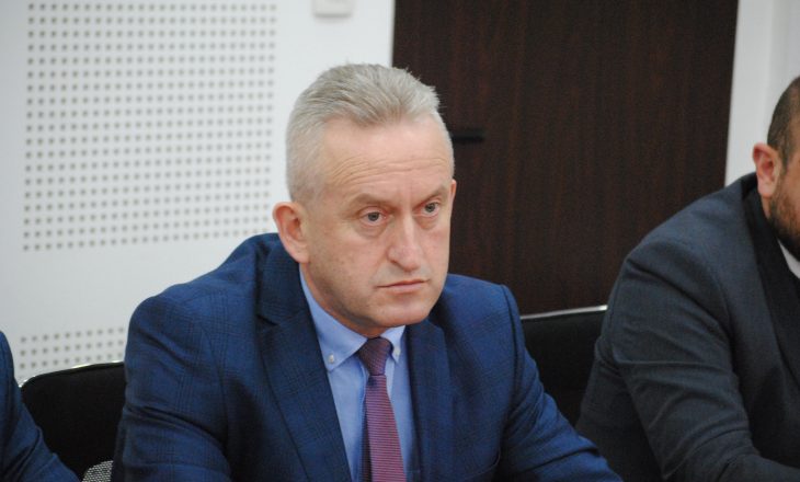 Deputeti i PDK-së e lavdëron Ramiz Lladrovcin, e cilëson si “personalitet të një rëndësie të veçantë”