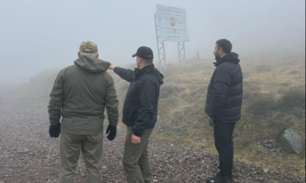 Eksperti i sigurisë: Vizita e ministrit Sveçla në kufi tregon se Kosova është shtet stabil dhe funksional