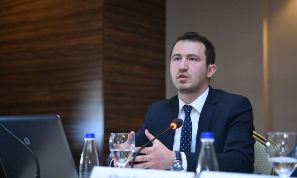 “Bllokada”, “Srpska” dhe “diaspora”, Krasniqi: Në këto zgjedhje po hyhet me tri tema të prodhuara artificialisht nga VV
