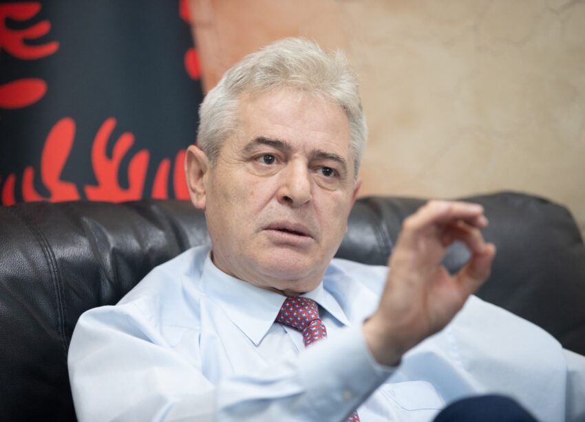 Ali Ahmeti uron Bedri Hamzën: PDK është shtetformuese dhe trashëguese e UÇk-së