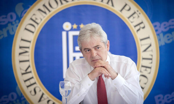 Ali Ahmeti ngushëllon familjen e miqtë e Shpat Kasapit: Herët Shpat, shumë herët