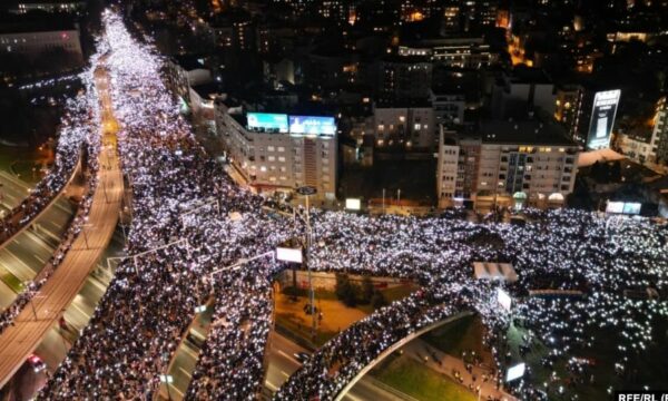 Rruga politike e Serbisë pas një viti protestash antiqeveritare
