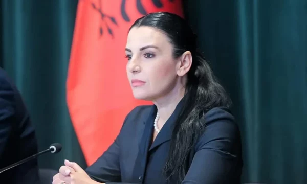 SPAK njoftim zyrtar për Belinda Ballukun: Z.kryeministrja dhe vartësit përcaktuan fituesit e tenderave në tunelin e Llogarasë dhe Unazën e Madhe