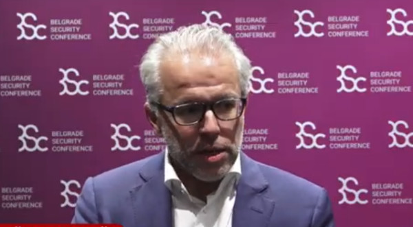 “BE të jetë e barabartë”, eurodeputeti: Të shqyrtohet aplikimi i Kosovës në BE